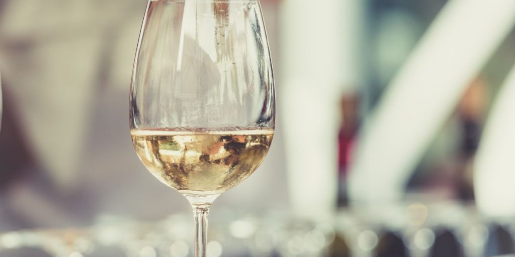 Comment faire pour brasser du vin blanc à la maison ?